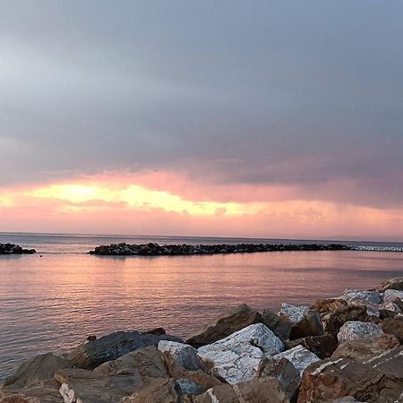 Casa Vacanze Marina Di Pisa Catola Kültér fotó